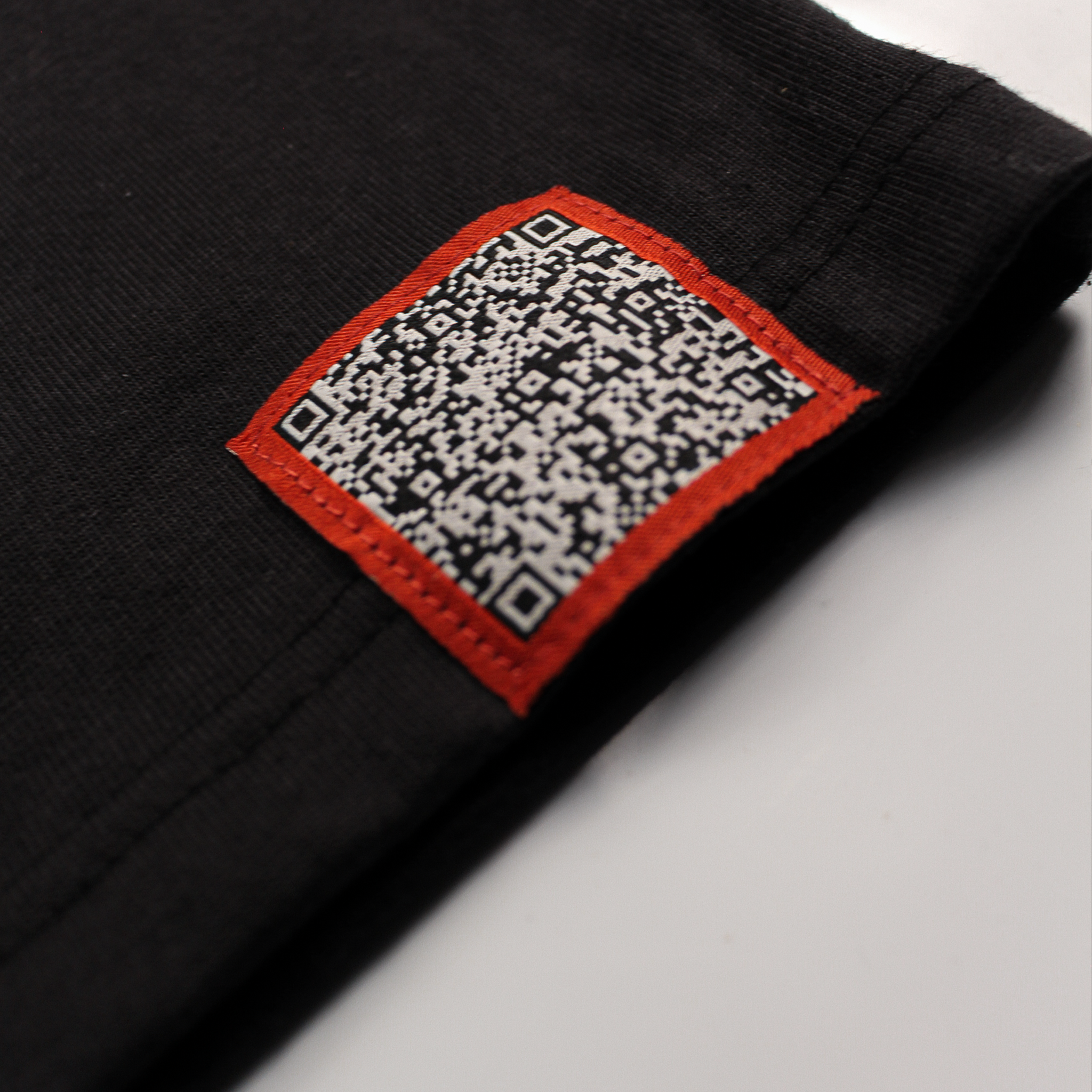 Quest i Black T-Shirt